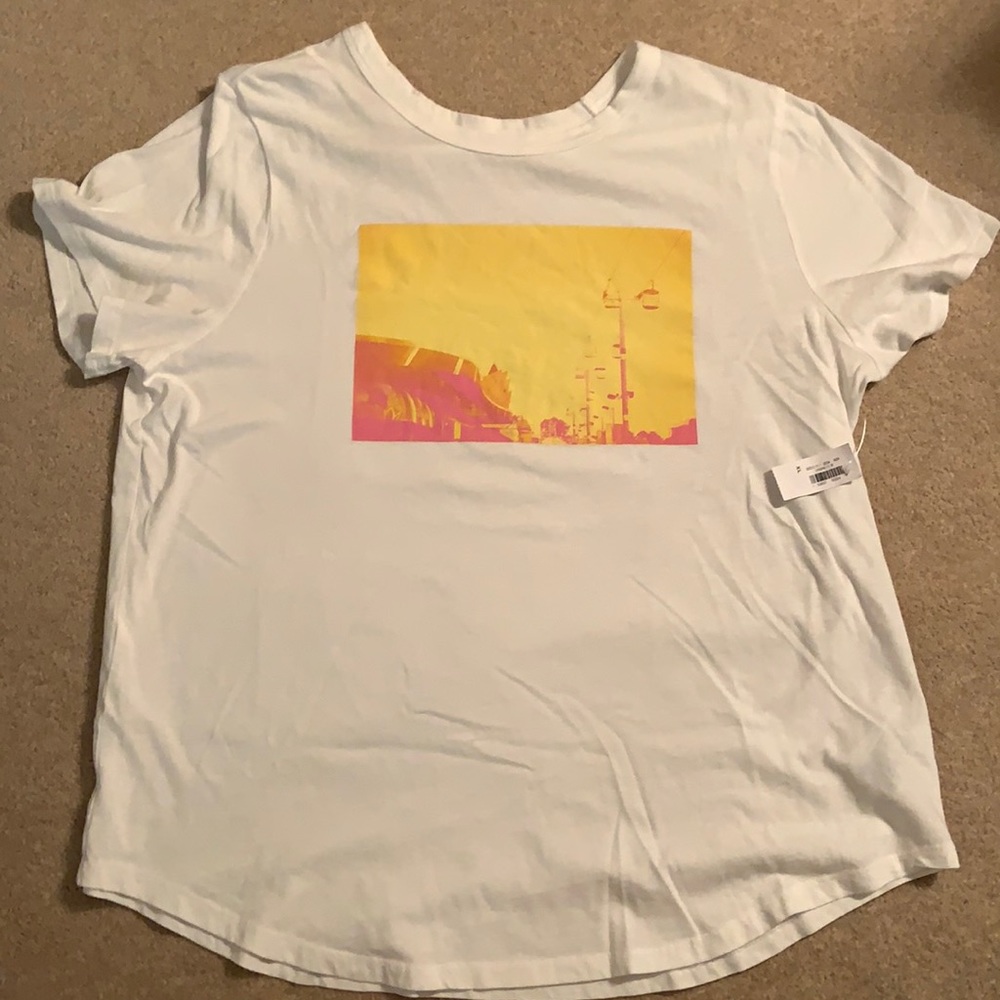 NBW XL Old Navy graphic tee